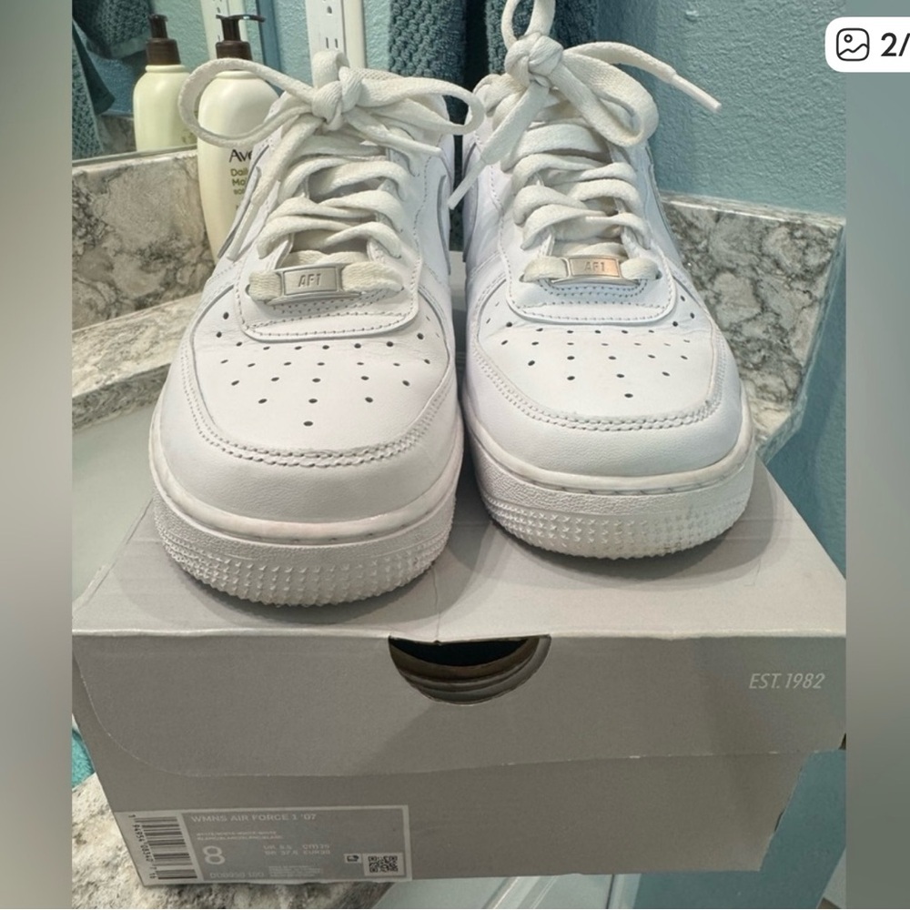 Woman  White Air Force 1